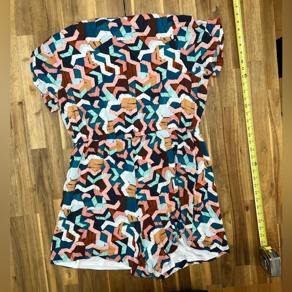 Lane Bryant Button Front Tie Waist Fully Lined Romper Geometric Print Peach Teal - Picture 4 of 9